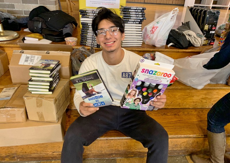 A gift of reading for their city