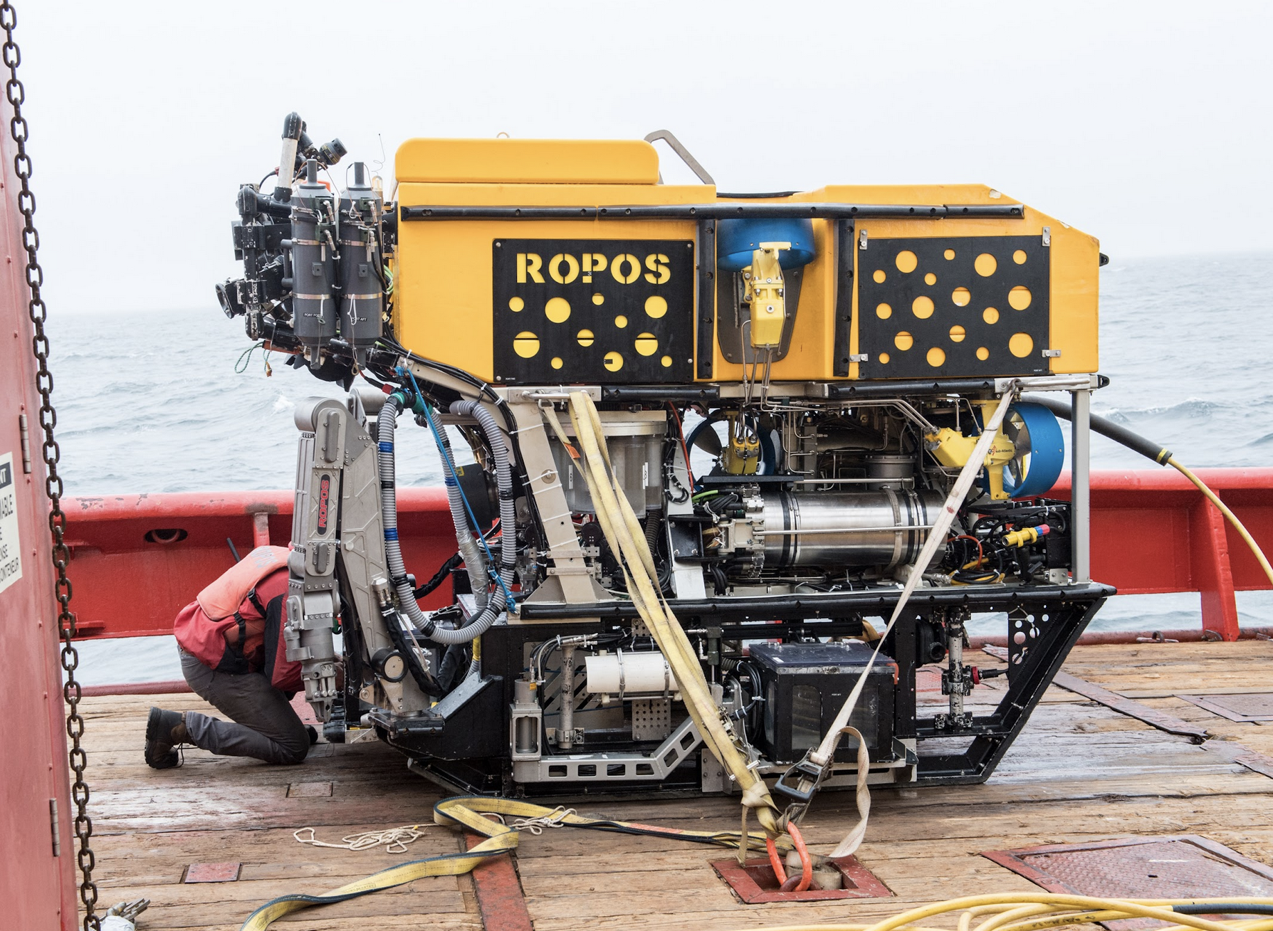 Plan a robotic underwater dive with the ROPOS